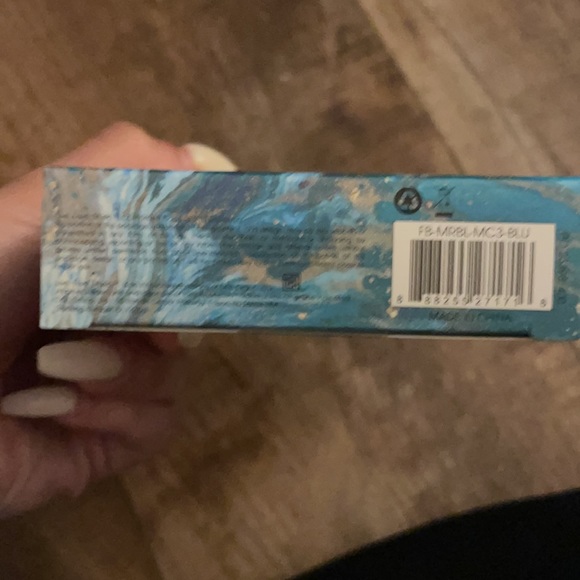 NWT Live Love Music Blue Tie-Dye Marble Stereo Earbuds - Picture 16 of 16